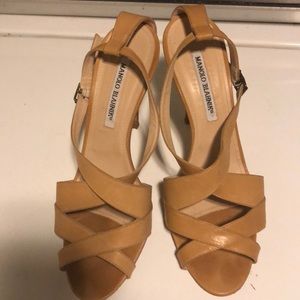 Beautiful Tan Manolo Blahnik size 8.5